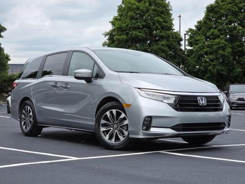 Lunar Silver Metallic 2024 Honda Odyssey EX-L