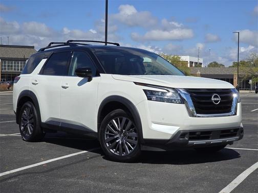 2024 Nissan Pathfinder SL