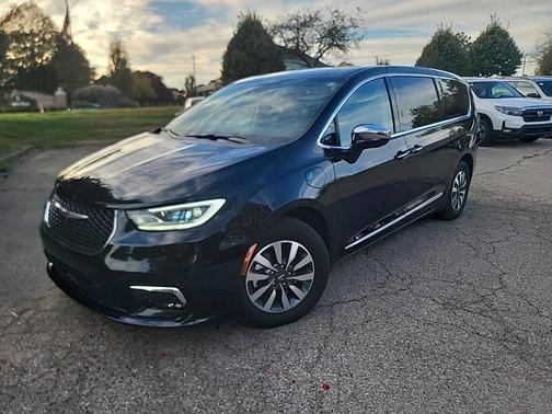 2022 Chrysler Pacifica Hybrid Limited