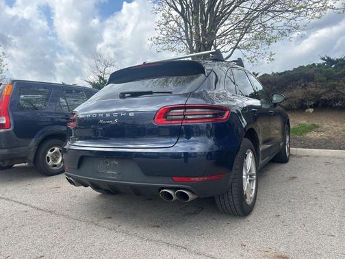 Sapphire Blue Metallic 2017 Porsche Macan S