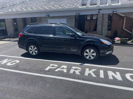 Crystal Black Silica 2011 Subaru Outback 2.5i Premium