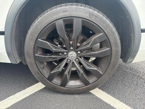2020 Volkswagen Tiguan 2.0T SE R-Line Black