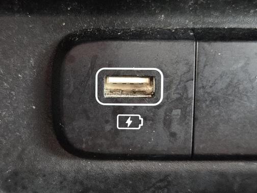 White Pearl 2022 Kia Sorento LX