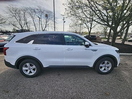 2022 Kia Sorento LX