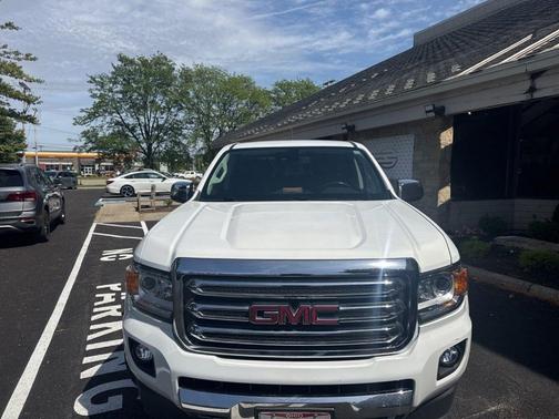 White 2019 GMC Canyon SLT