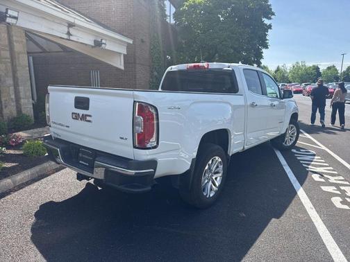 White 2019 GMC Canyon SLT