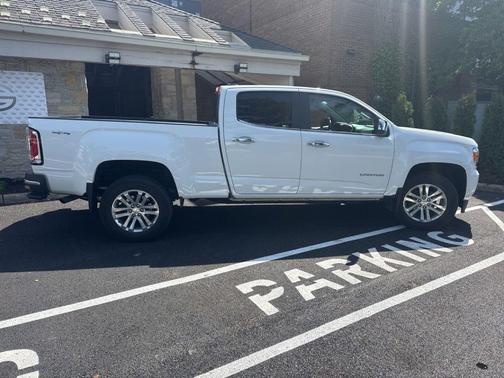 White 2019 GMC Canyon SLT