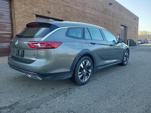 2019 Buick Regal TourX Essence