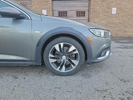 2019 Buick Regal TourX Essence