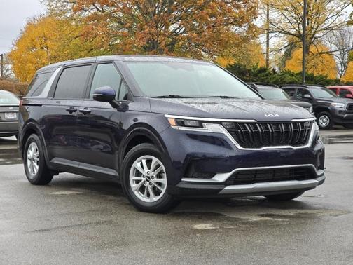 2024 Kia Carnival LX Seat Package