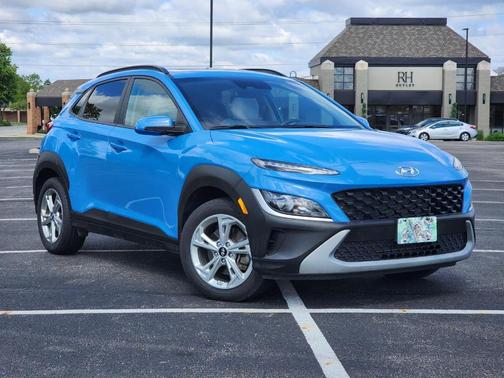 2022 Hyundai KONA SEL