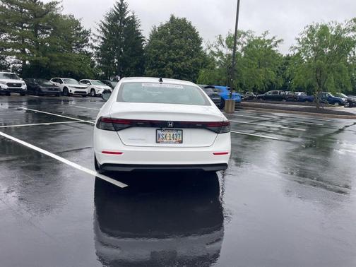 Platinum White Pearl 2025 Honda Accord SE