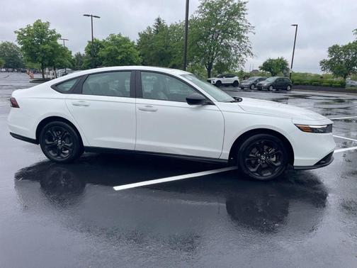 Platinum White Pearl 2025 Honda Accord SE