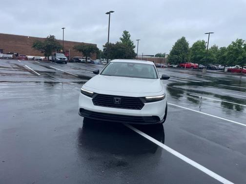 Platinum White Pearl 2025 Honda Accord SE