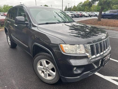 Brilliant Black Crystal Pearlcoat 2013 Jeep Grand Cherokee Laredo
