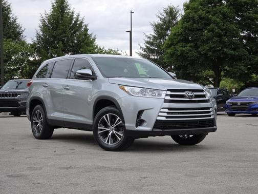 Celestial Silver Metallic 2019 Toyota Highlander LE