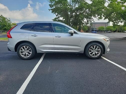 2019 Volvo XC60 T5 Momentum