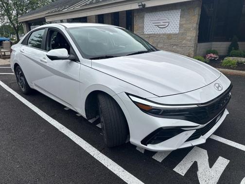 White 2024 Hyundai ELANTRA Limited
