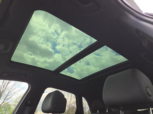 Glacier White Metallic 2025 Audi Q3 45 S line Premium