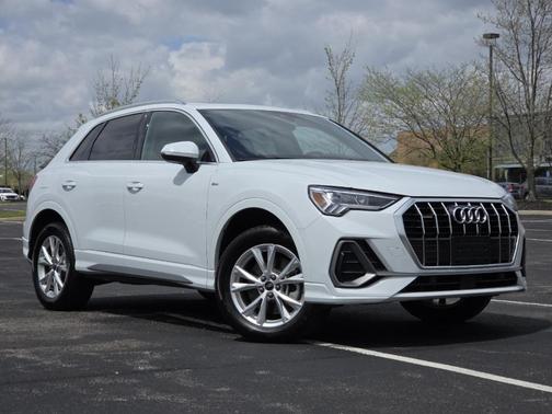 Glacier White Metallic 2025 Audi Q3 45 S line Premium