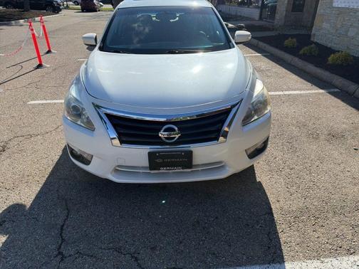 Pearl White 2014 Nissan Altima 2.5 SV