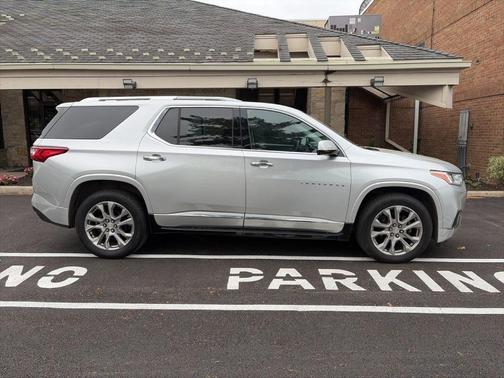Silver Ice Metallic 2018 Chevrolet Traverse Premier