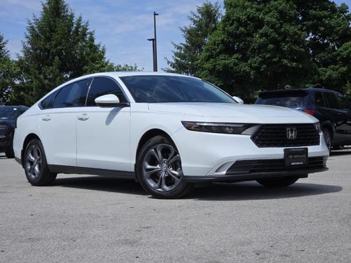 Platinum White Pearl 2024 Honda Accord EX