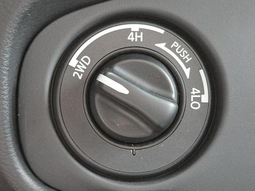 Black 2023 Nissan Frontier SV