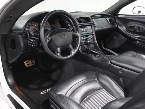 Arctic White 2004 Chevrolet Corvette Base