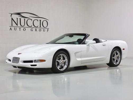 Arctic White 2004 Chevrolet Corvette Base