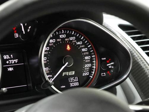 Ice Silver Metallic 2011 Audi R8 5.2 quattro