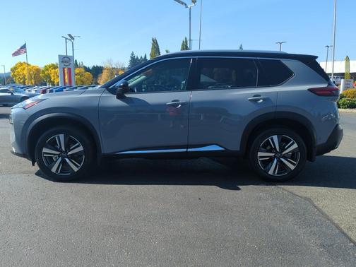 2022 Nissan Rogue SL