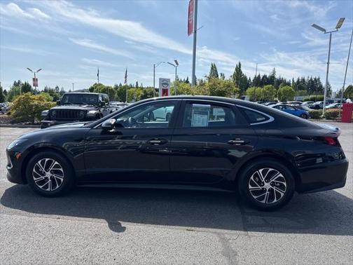 2022 Hyundai SONATA Hybrid Base