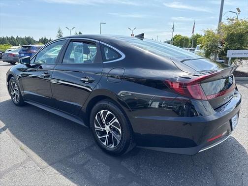2022 Hyundai SONATA Hybrid Base