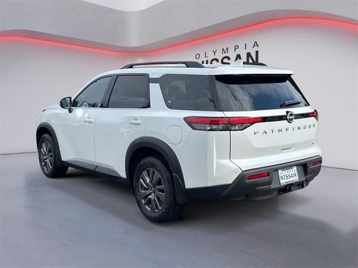 2025 Nissan Pathfinder SV