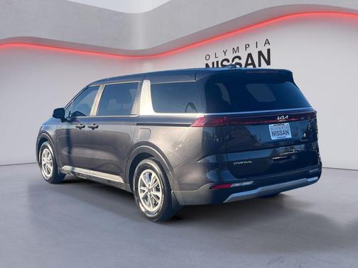 2024 Kia Carnival LX