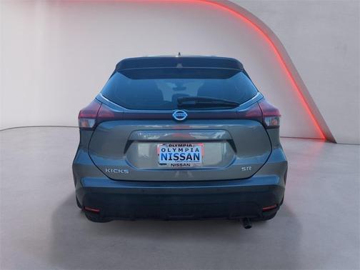 2021 Nissan Kicks SR
