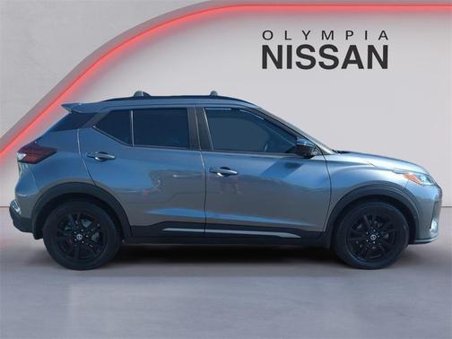 2021 Nissan Kicks SR