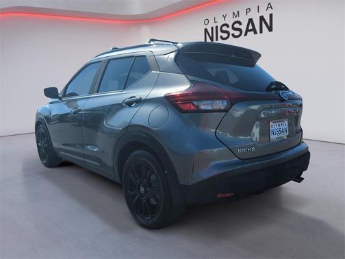 2021 Nissan Kicks SR