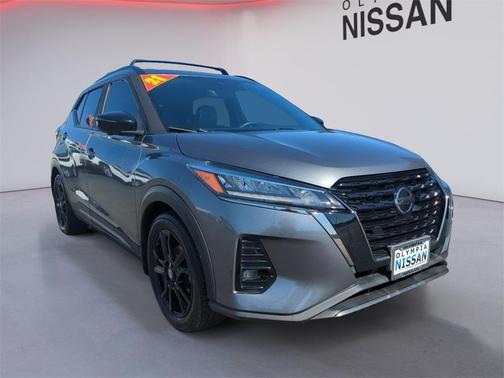 2021 Nissan Kicks SR