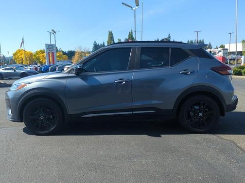 2021 Nissan Kicks SR