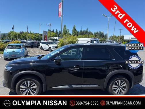 2023 Nissan Pathfinder SL