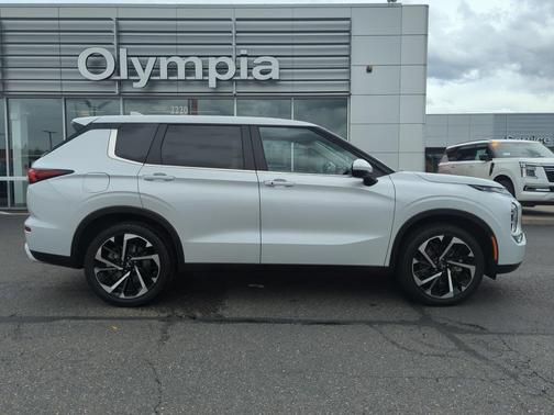 2024 Mitsubishi Outlander SE Black Edition