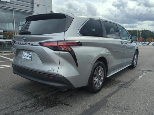 2021 Toyota Sienna XLE 7 Passenger