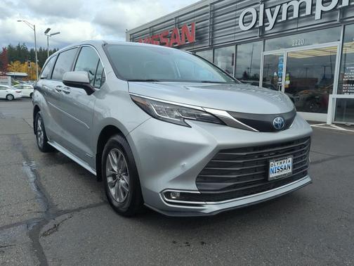 2021 Toyota Sienna XLE 7 Passenger