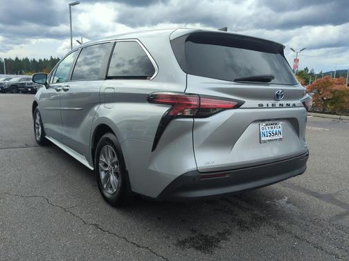 2021 Toyota Sienna XLE 7 Passenger