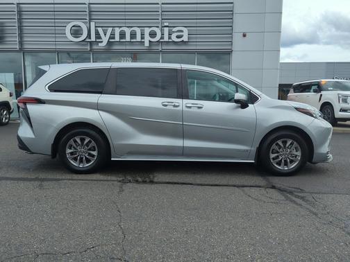 2021 Toyota Sienna XLE 7 Passenger
