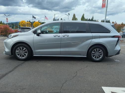 2021 Toyota Sienna XLE 7 Passenger
