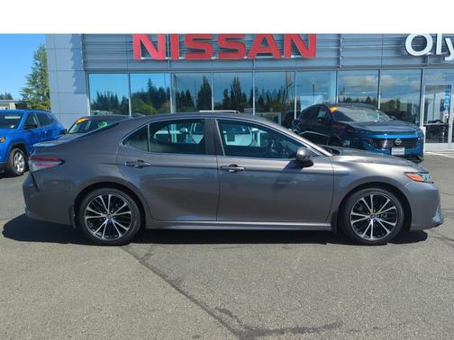 2019 Toyota Camry Hybrid SE