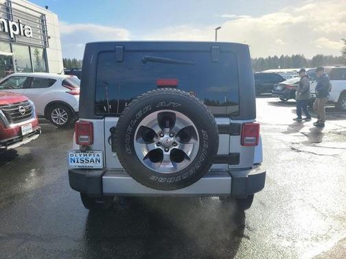 Photo 4 of 22 of 2018 Jeep Wrangler JK Unlimited Sahara